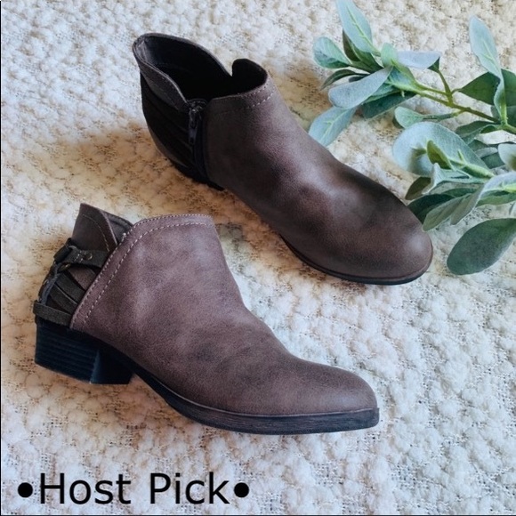 Sugar Shoes - HP 2-17-20• Boots•